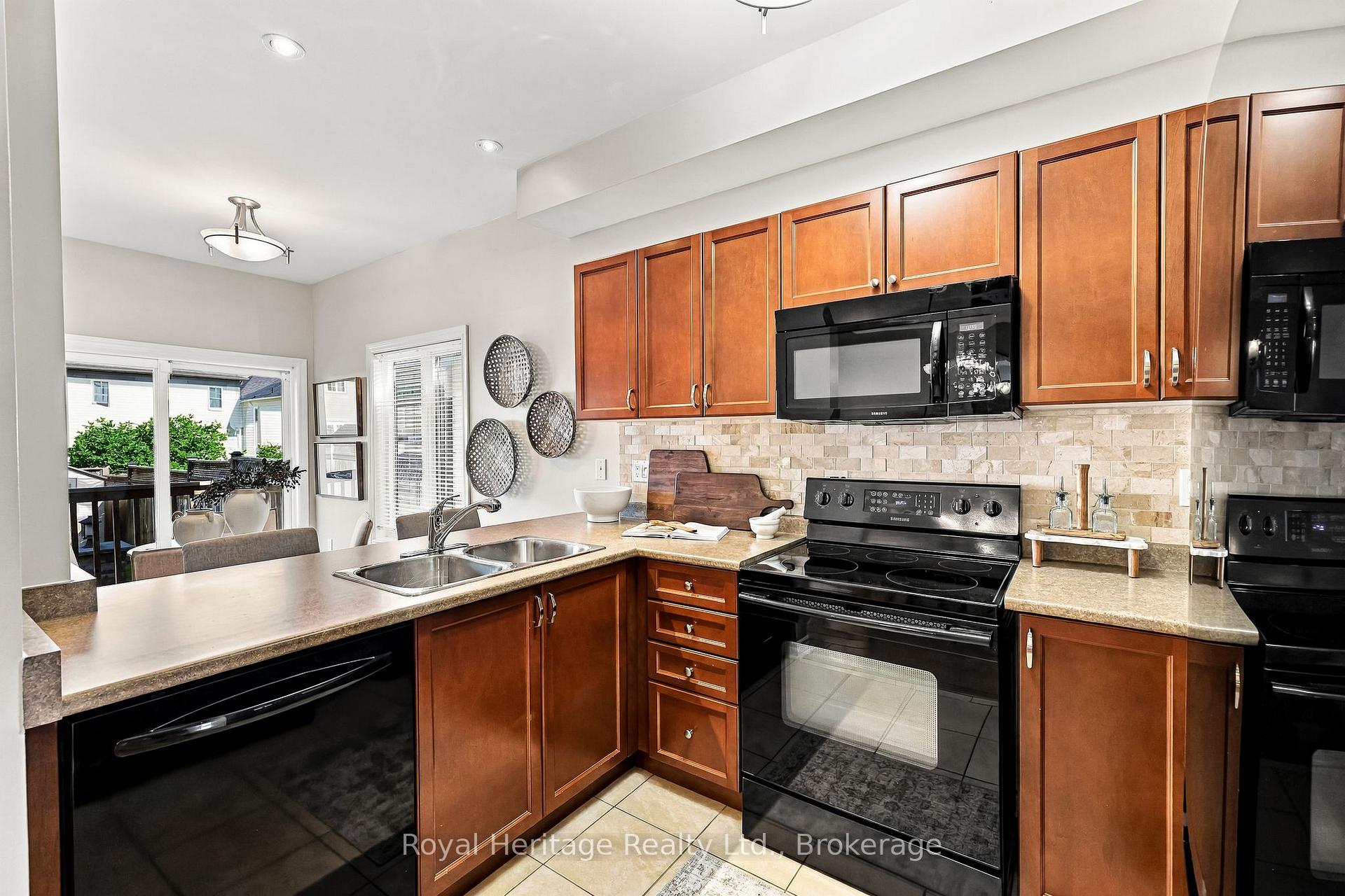 Photo 16 of 20 Bagnell Crescent, Clarington, Bowmanville — HOMEH