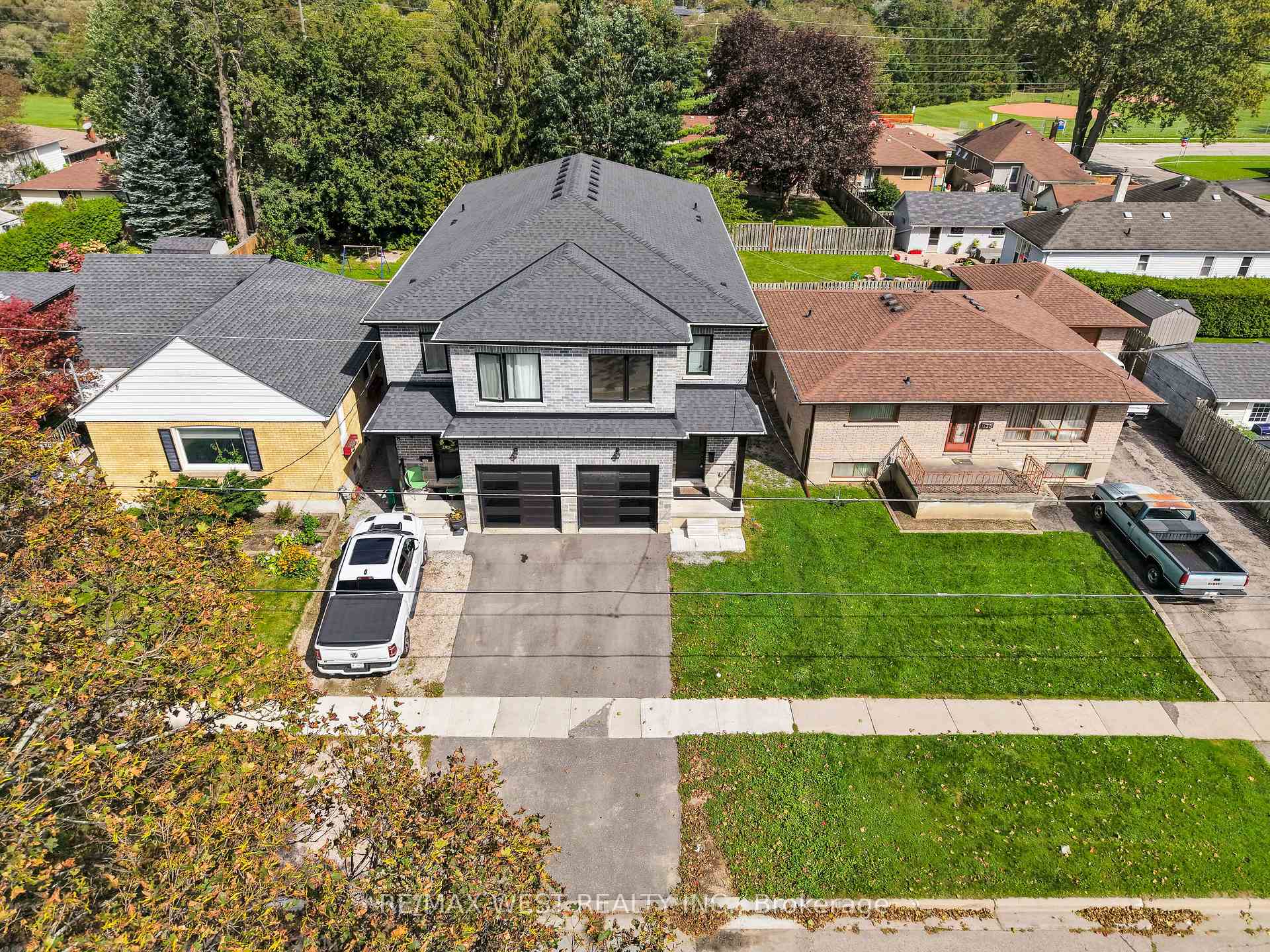 Photo 3 of 131 Guelph Street, Oshawa, Donevan — HOMEH