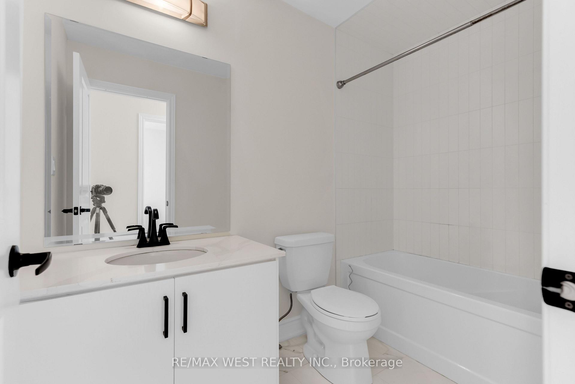 Photo 31 of 131 Guelph Street, Oshawa, Donevan — HOMEH