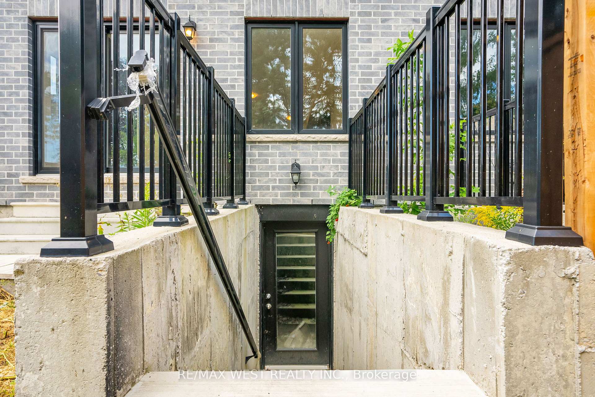 Photo 40 of 131 Guelph Street, Oshawa, Donevan — HOMEH