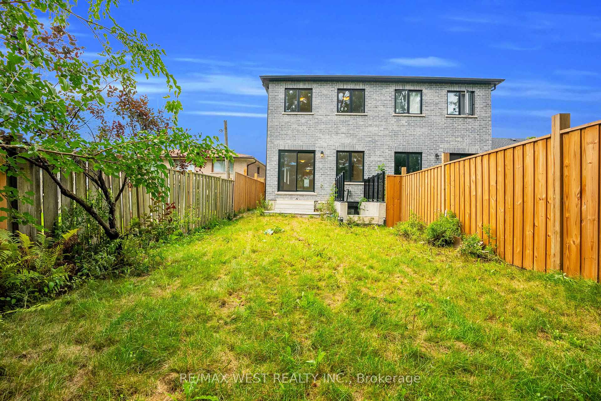Photo 43 of 131 Guelph Street, Oshawa, Donevan — HOMEH