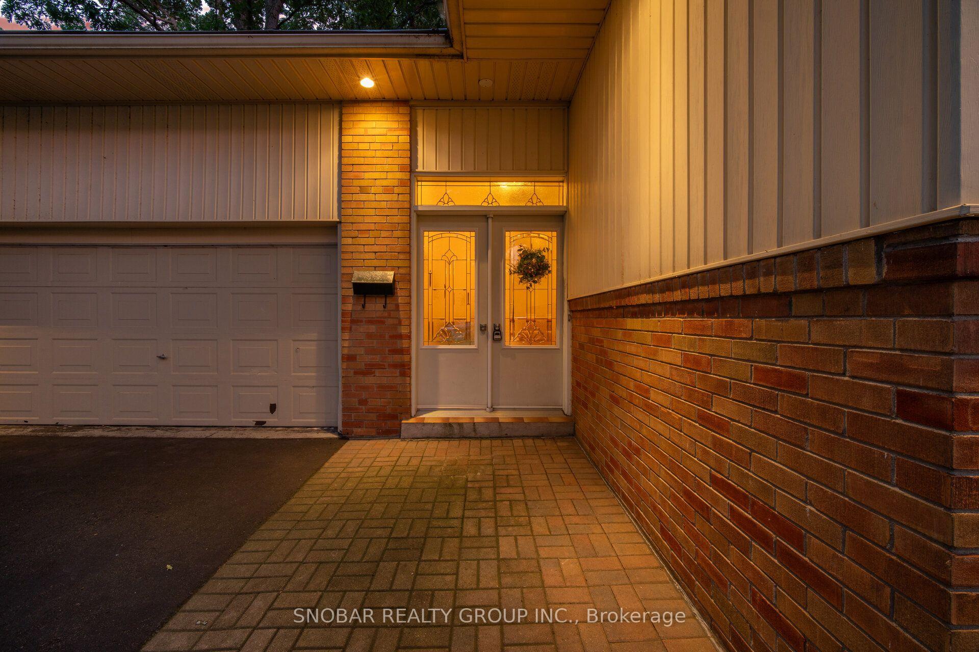 Photo 3 of 1408 Ballyclare Drive, Mississauga, Erindale — HOMEH