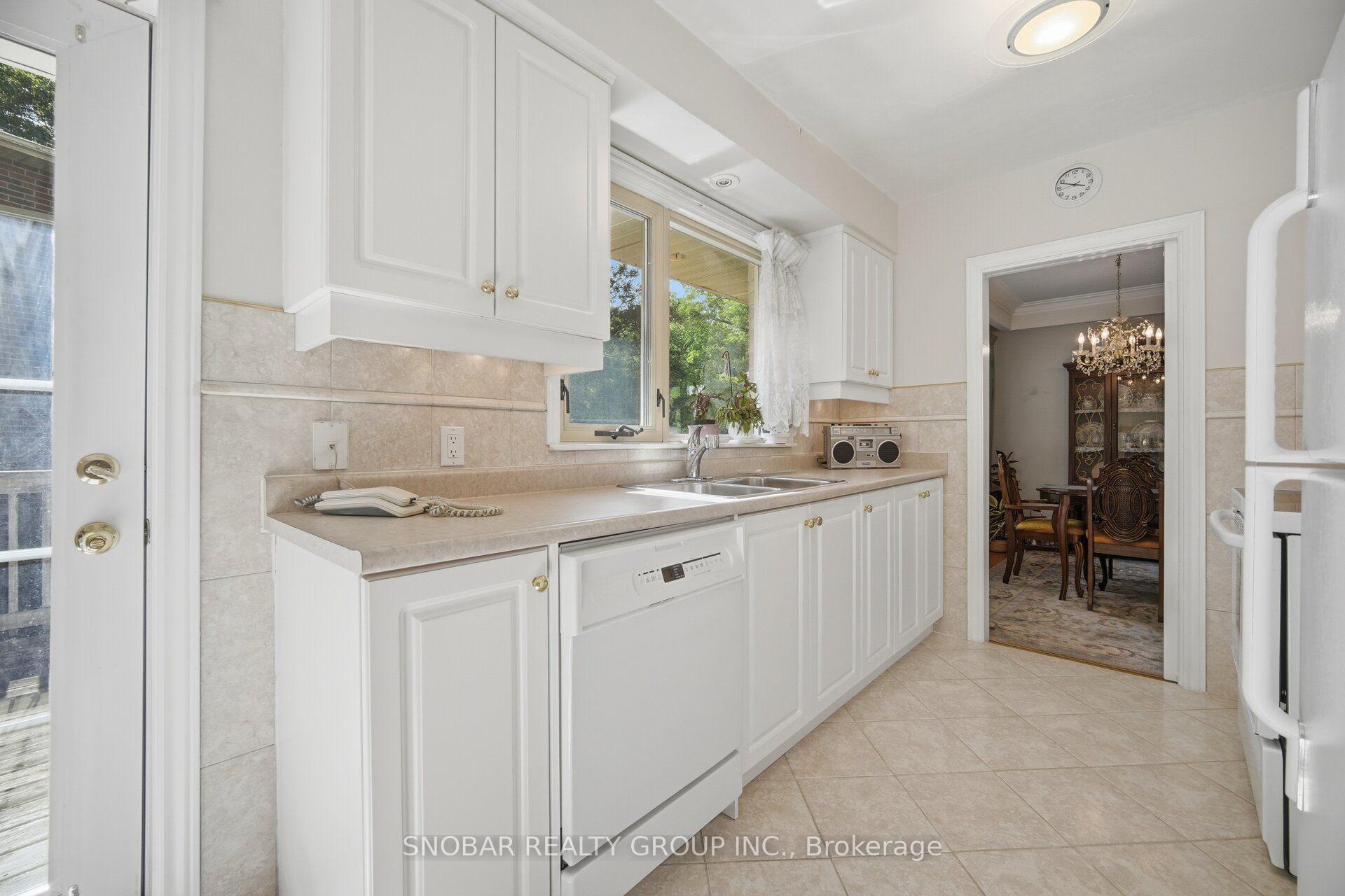 Photo 10 of 1408 Ballyclare Drive, Mississauga, Erindale — HOMEH