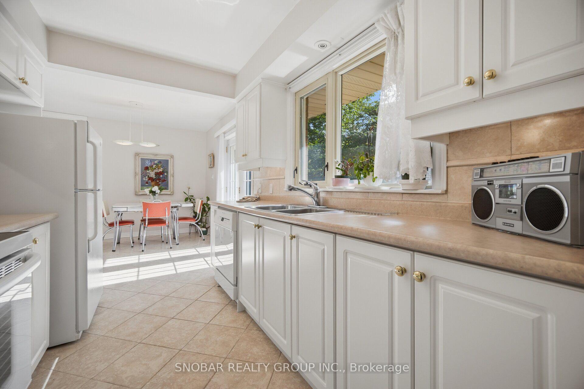 Photo 12 of 1408 Ballyclare Drive, Mississauga, Erindale — HOMEH