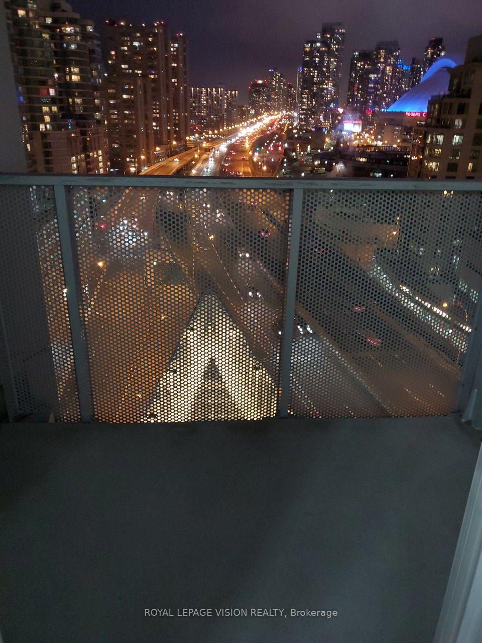 Photo 8 of Unit 1410, 10 York Street, Toronto, Waterfront Communities — HOMEH