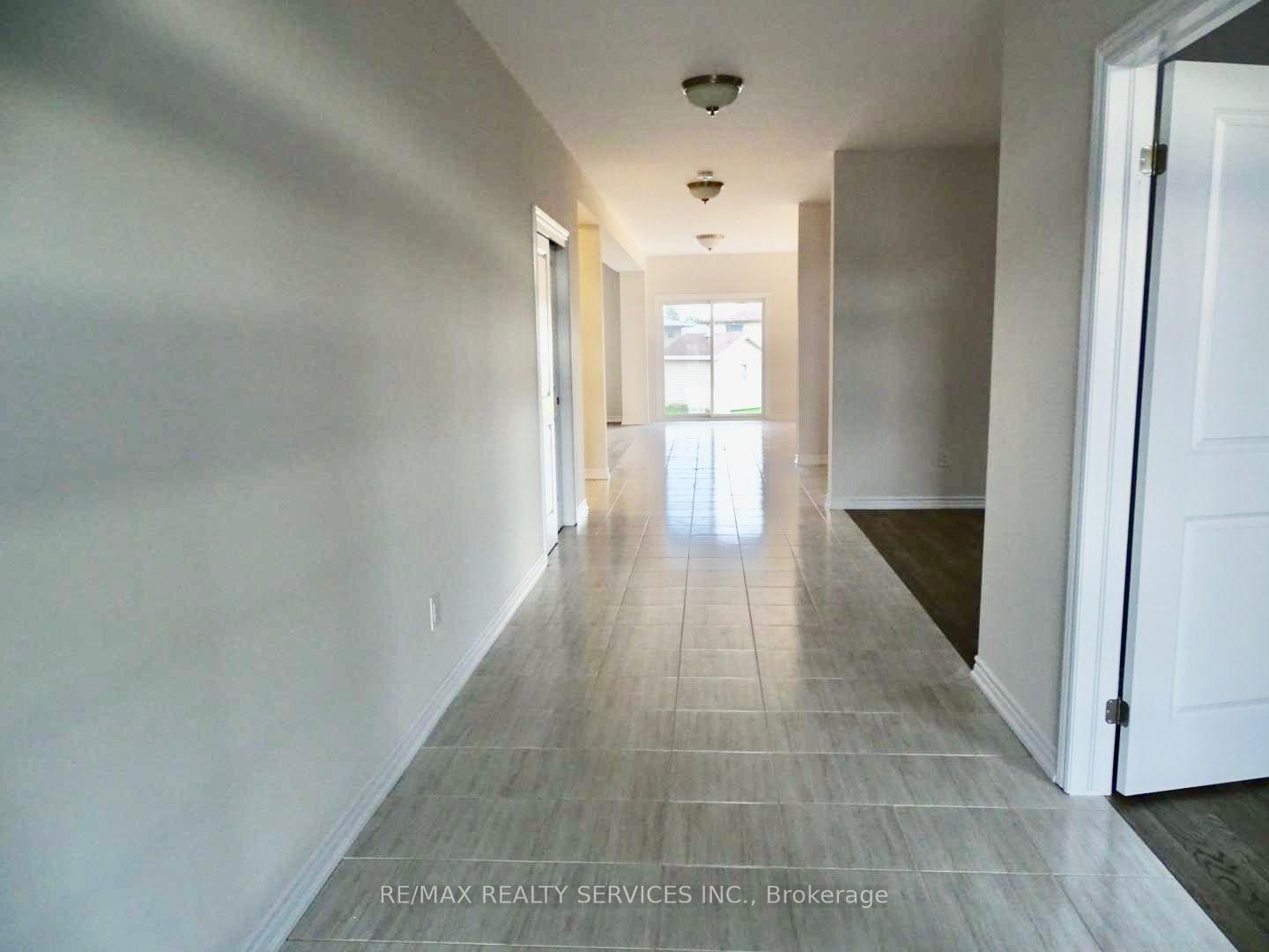 Photo 2 of 204 Bethune Avenue, Welland, Lincoln/Crowland — HOMEH