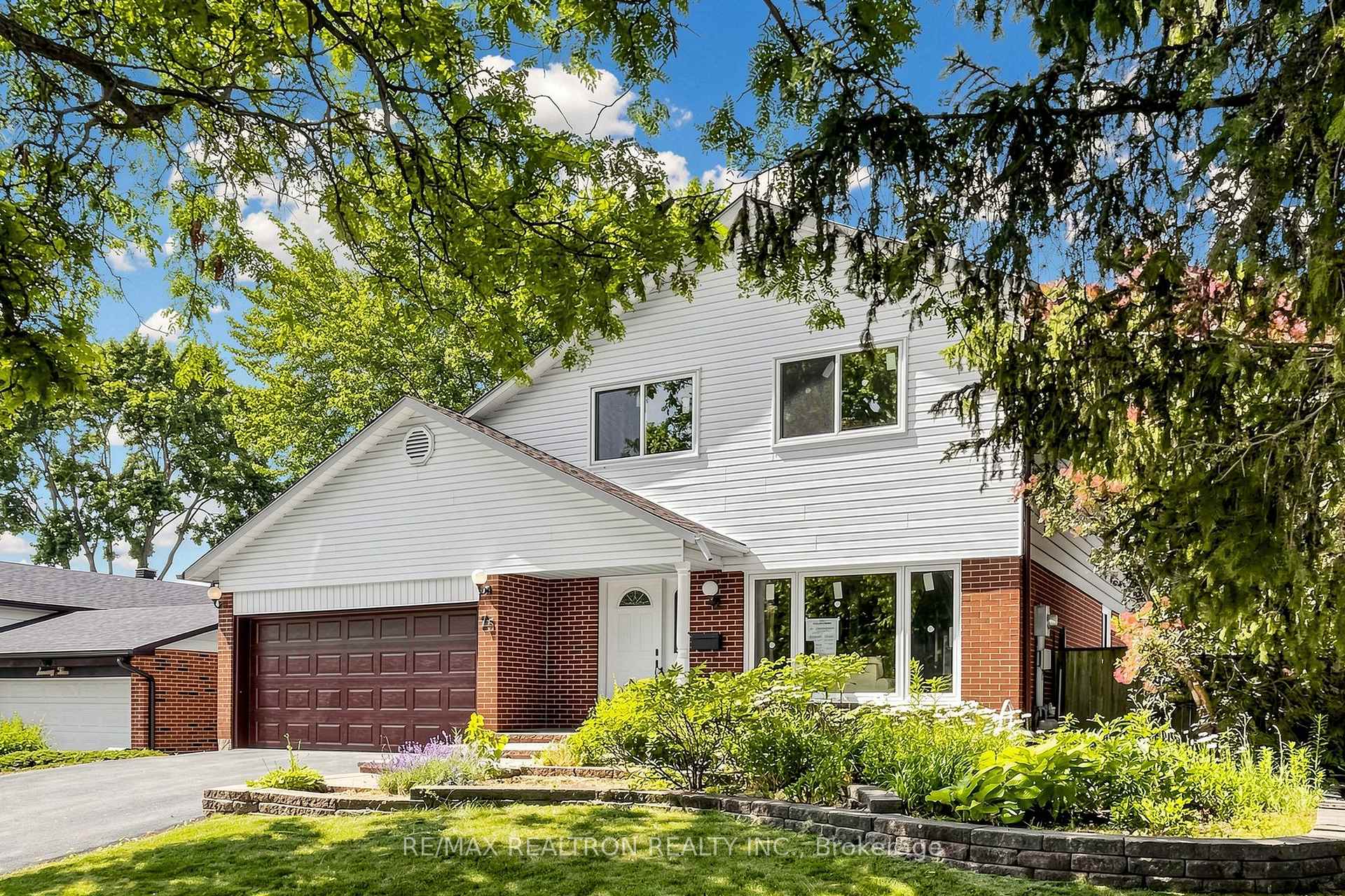 Photo 2 of 75 Pringle Avenue, Markham, Markham Village — HOMEH