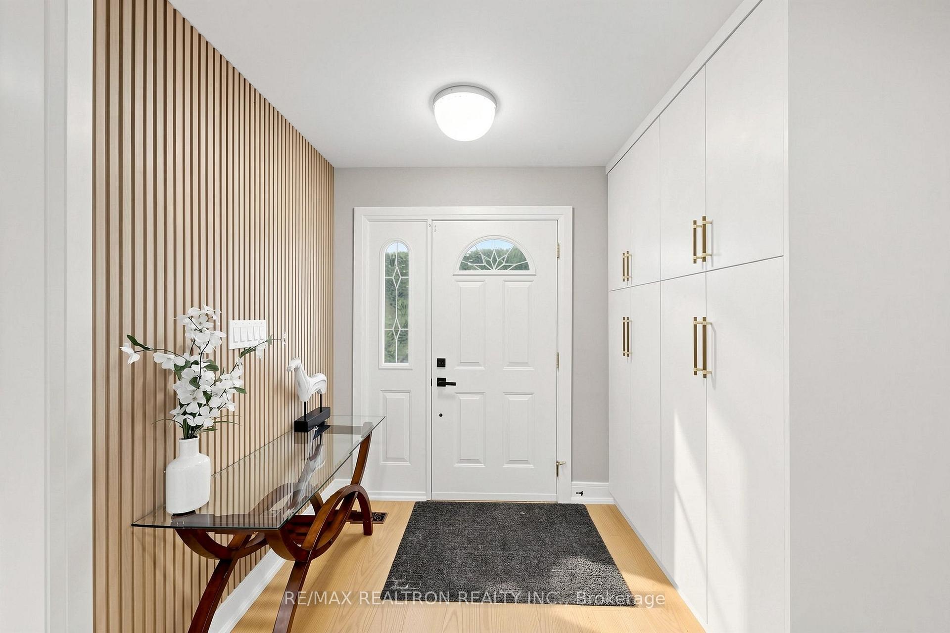 Photo 4 of 75 Pringle Avenue, Markham, Markham Village — HOMEH