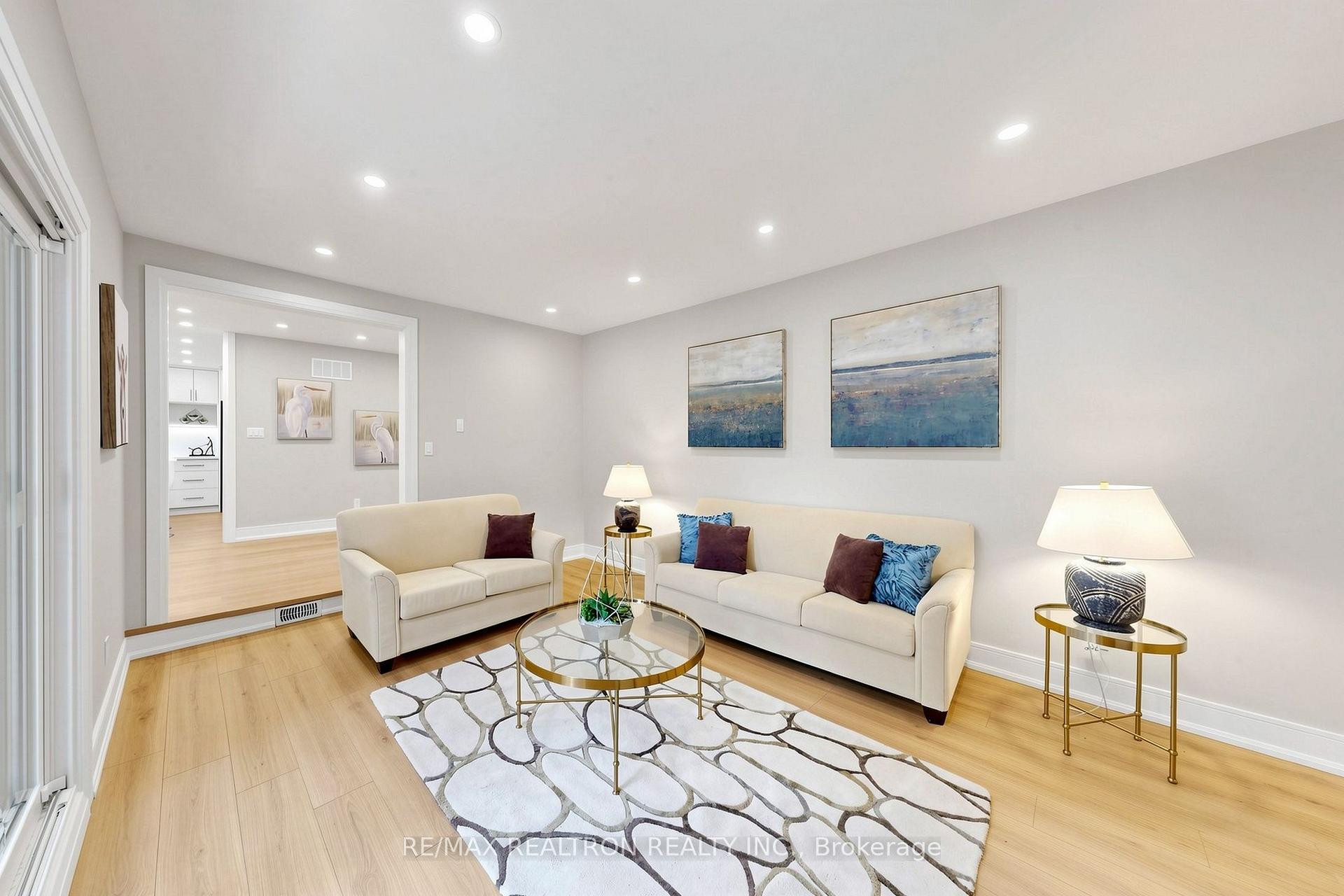 Photo 5 of 75 Pringle Avenue, Markham, Markham Village — HOMEH
