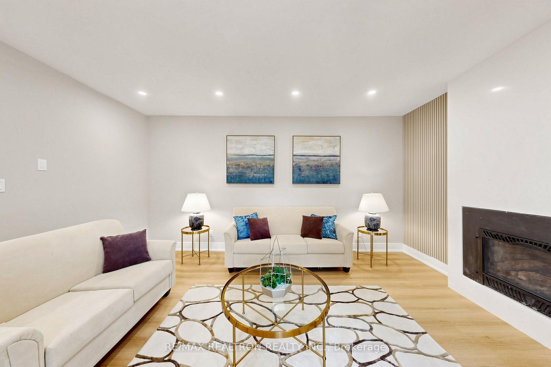 Photo 6 of 75 Pringle Avenue, Markham, Markham Village — HOMEH