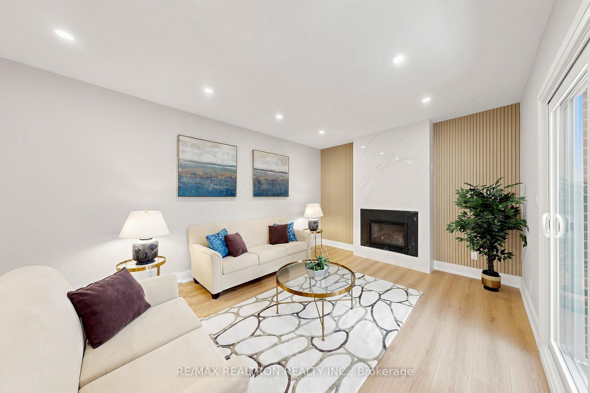 Photo 7 of 75 Pringle Avenue, Markham, Markham Village — HOMEH