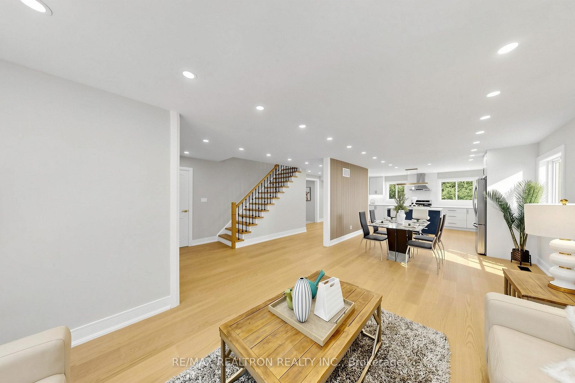 Photo 11 of 75 Pringle Avenue, Markham, Markham Village — HOMEH