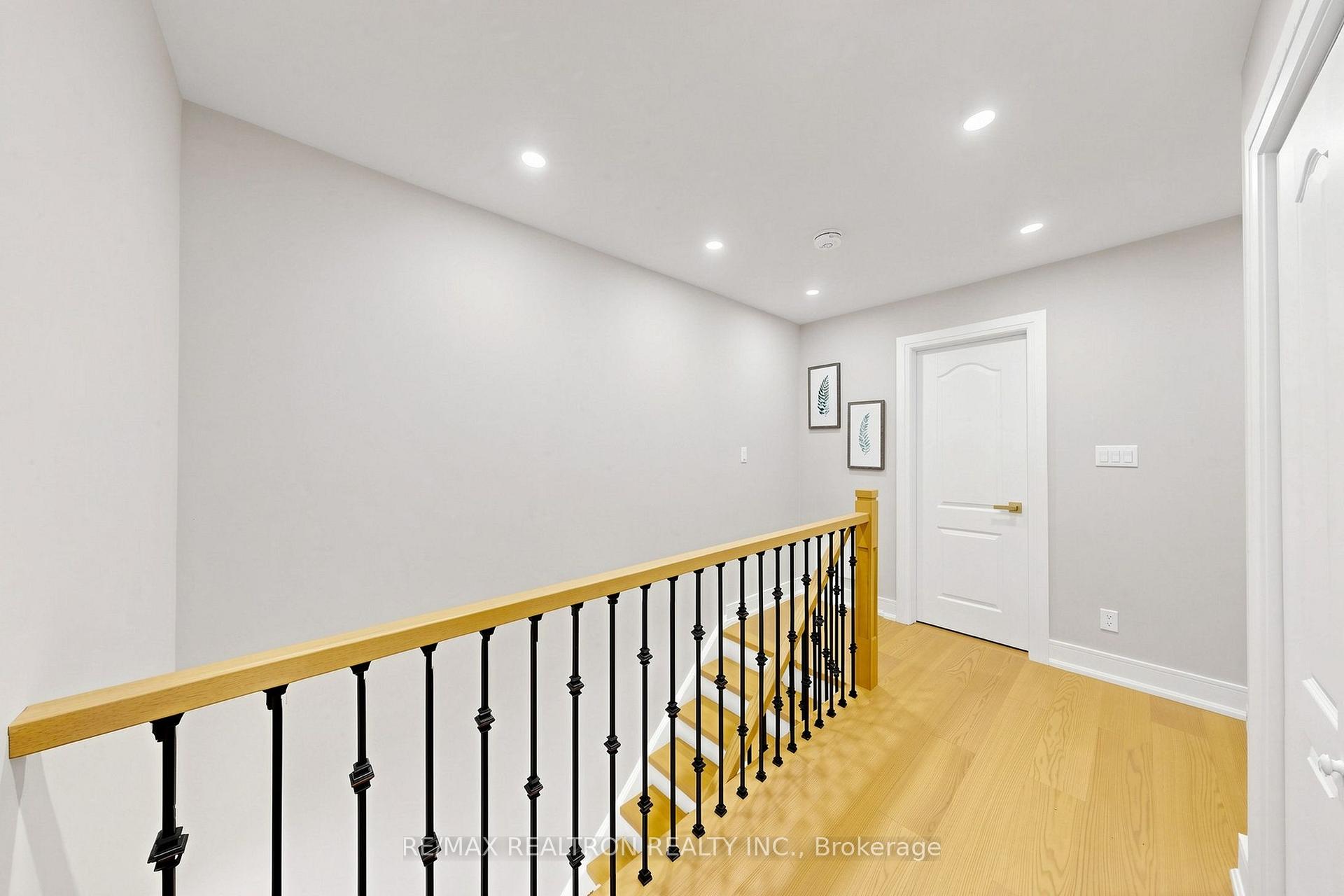 Photo 23 of 75 Pringle Avenue, Markham, Markham Village — HOMEH