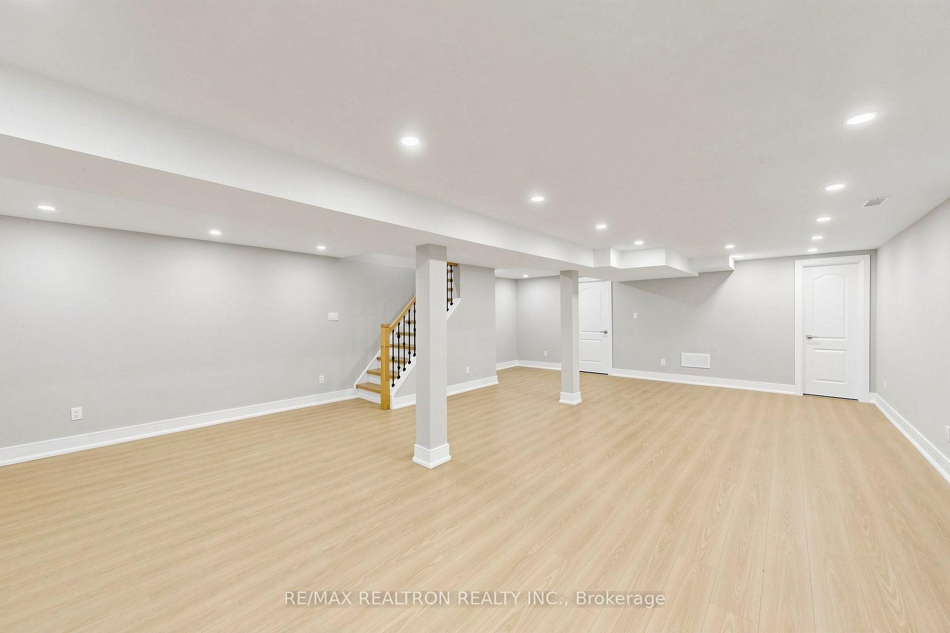 Photo 38 of 75 Pringle Avenue, Markham, Markham Village — HOMEH