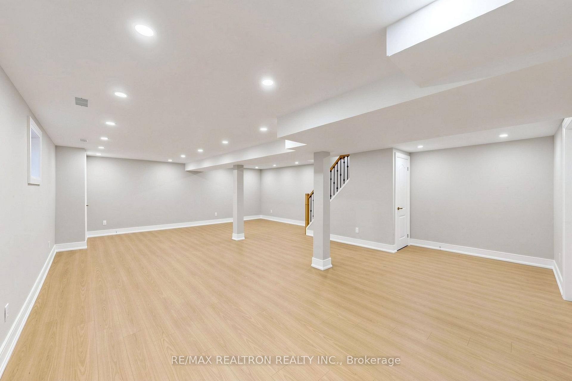 Photo 39 of 75 Pringle Avenue, Markham, Markham Village — HOMEH