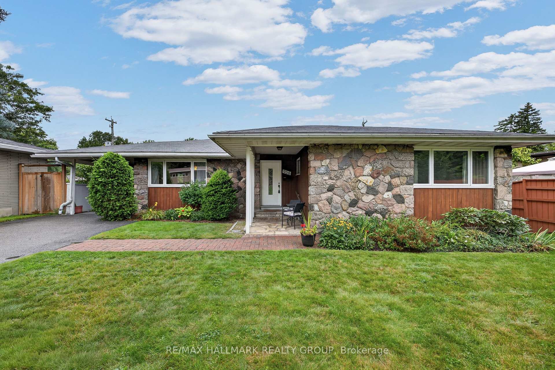 Photo 1 of 936 Parkhurst Boulevard, Ottawa, McKellar Heights/Glabar Park — HOMEH