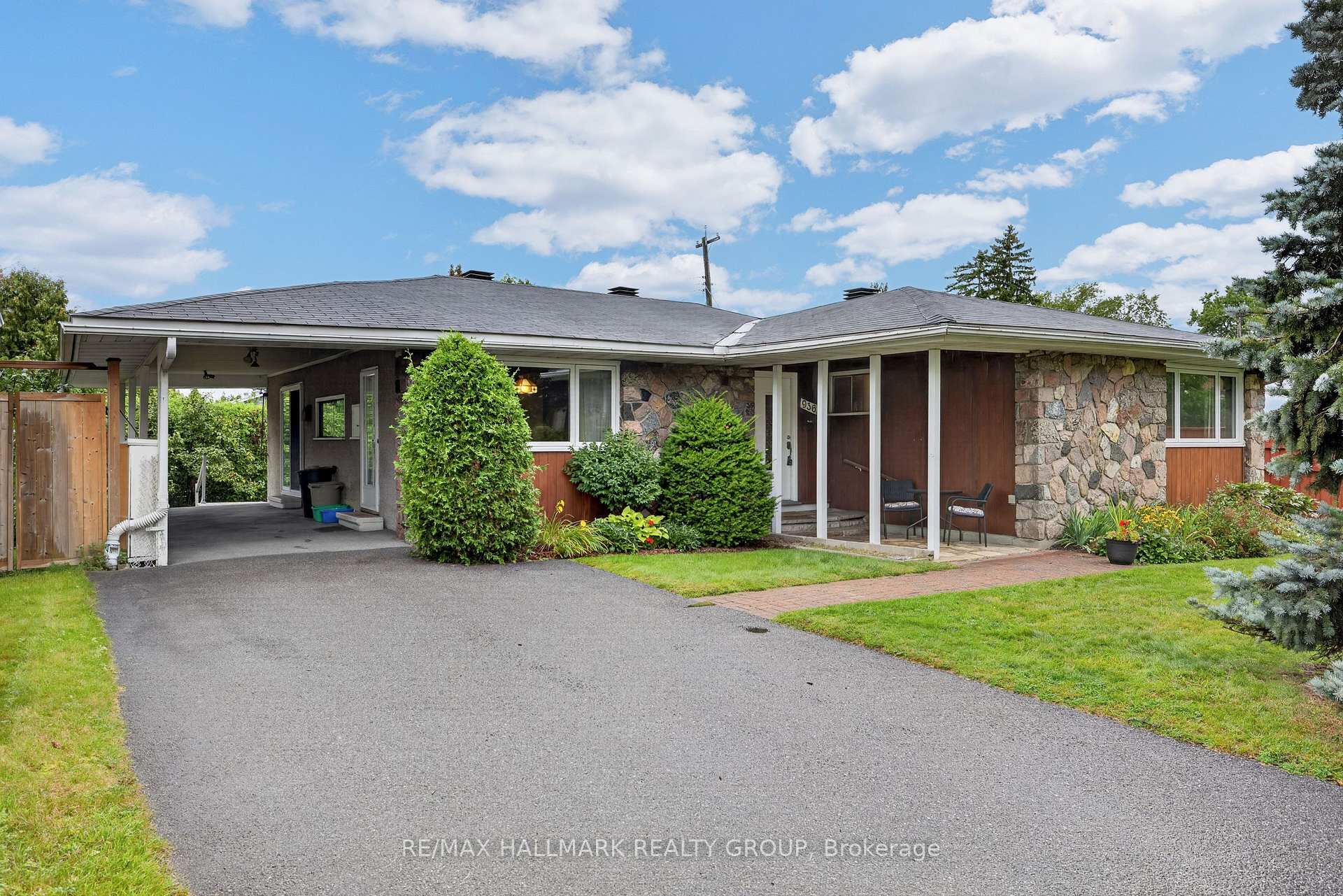 Photo 2 of 936 Parkhurst Boulevard, Ottawa, McKellar Heights/Glabar Park — HOMEH