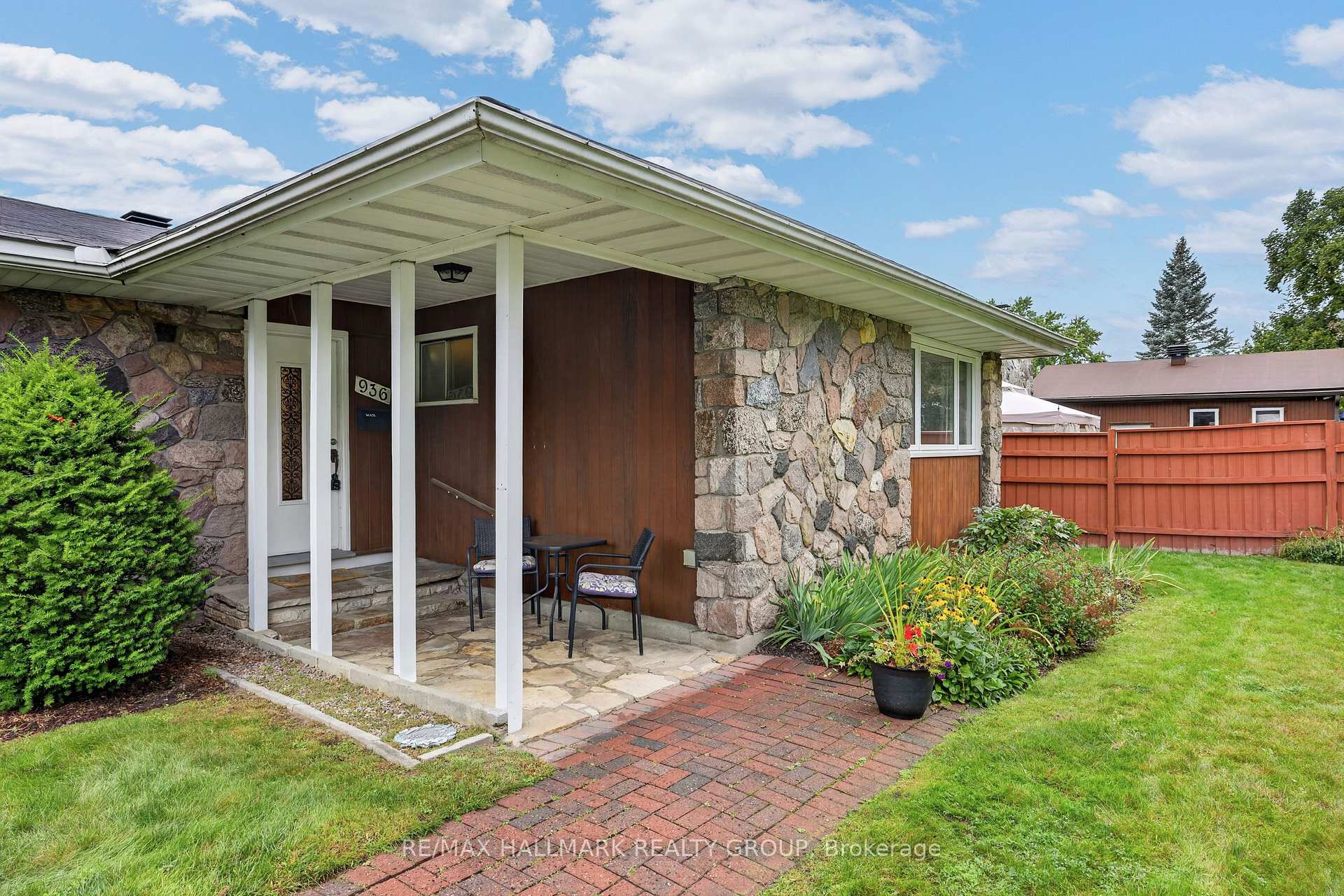Photo 4 of 936 Parkhurst Boulevard, Ottawa, McKellar Heights/Glabar Park — HOMEH