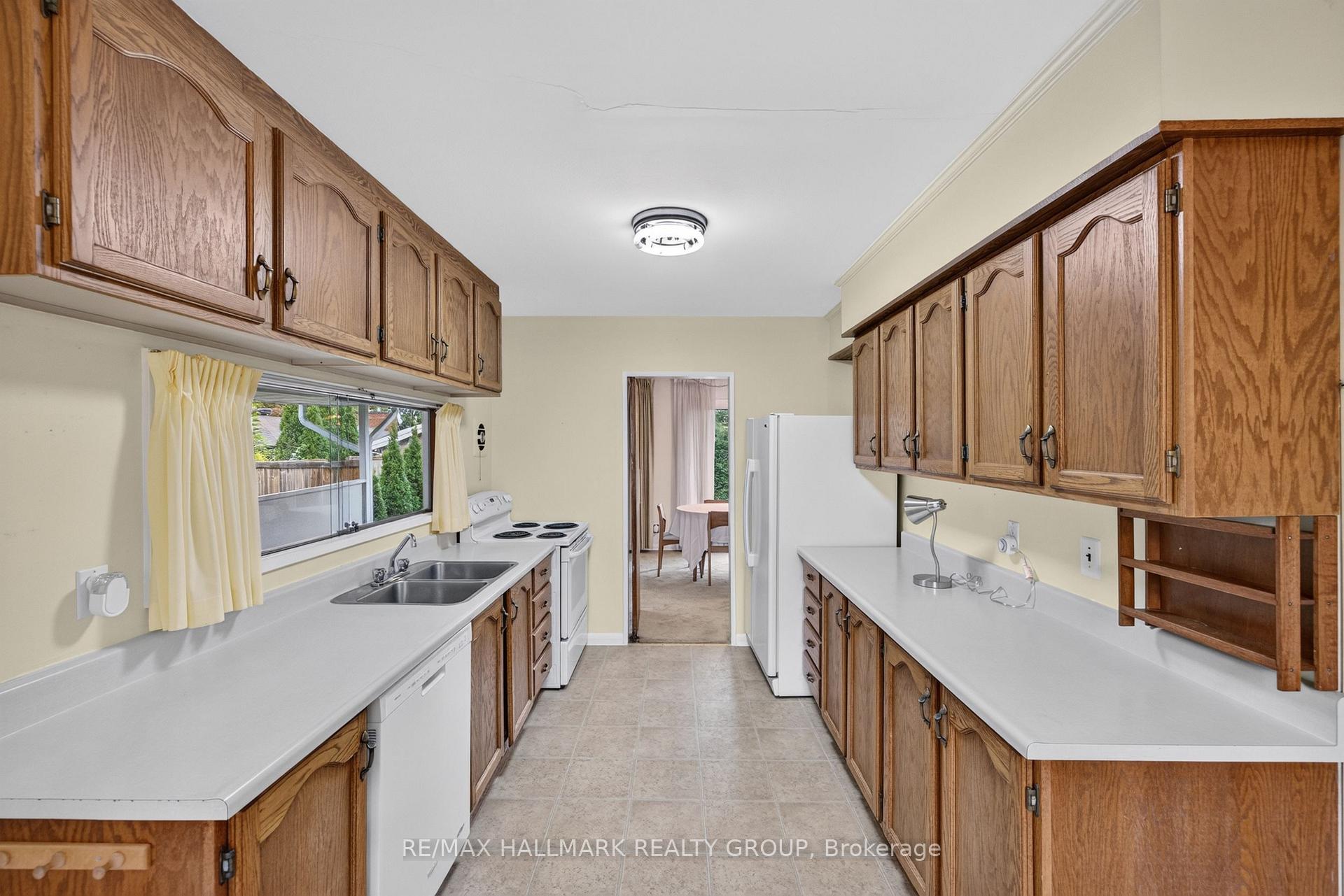 Photo 19 of 936 Parkhurst Boulevard, Ottawa, McKellar Heights/Glabar Park — HOMEH