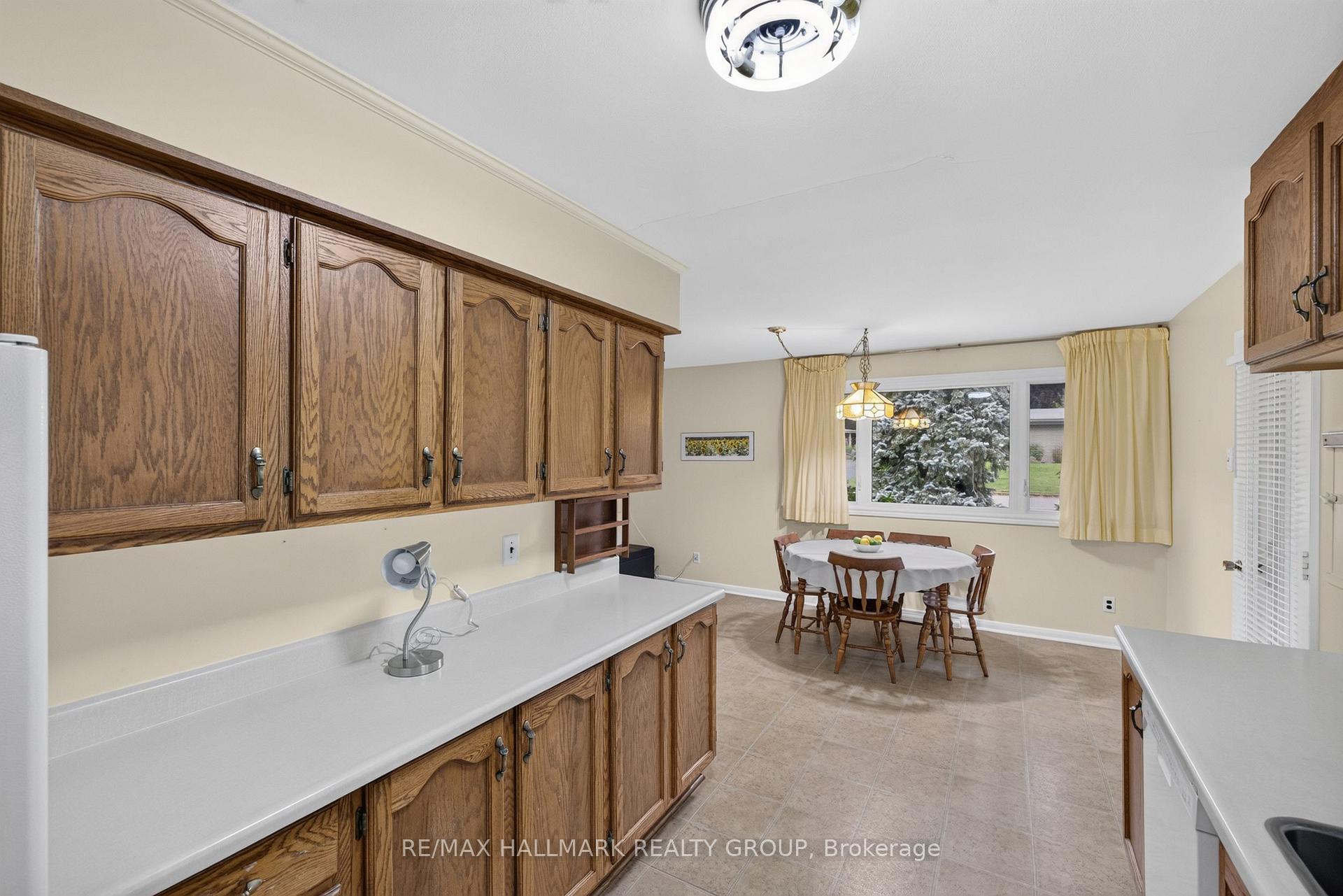 Photo 20 of 936 Parkhurst Boulevard, Ottawa, McKellar Heights/Glabar Park — HOMEH