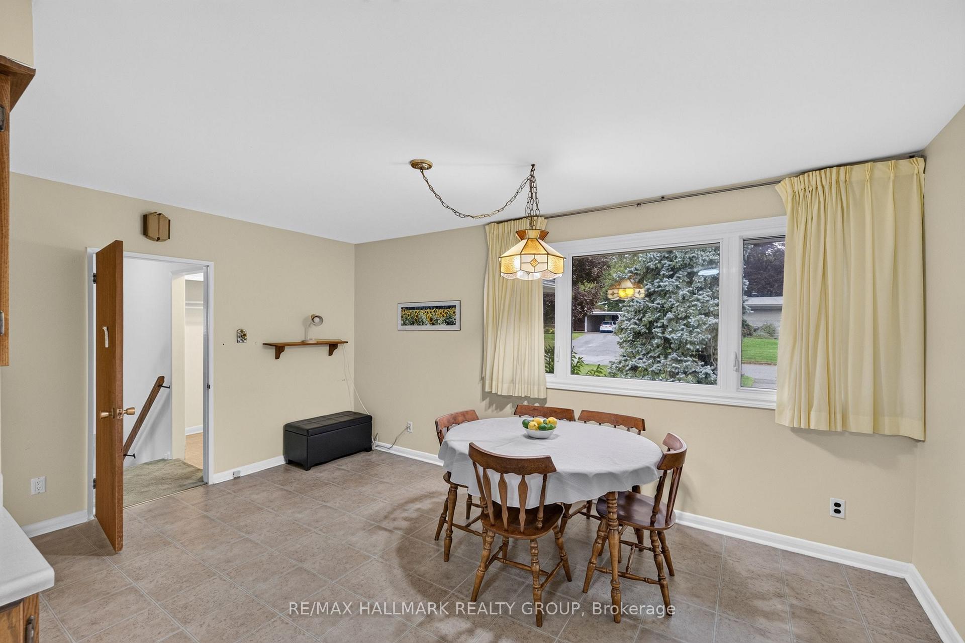 Photo 22 of 936 Parkhurst Boulevard, Ottawa, McKellar Heights/Glabar Park — HOMEH