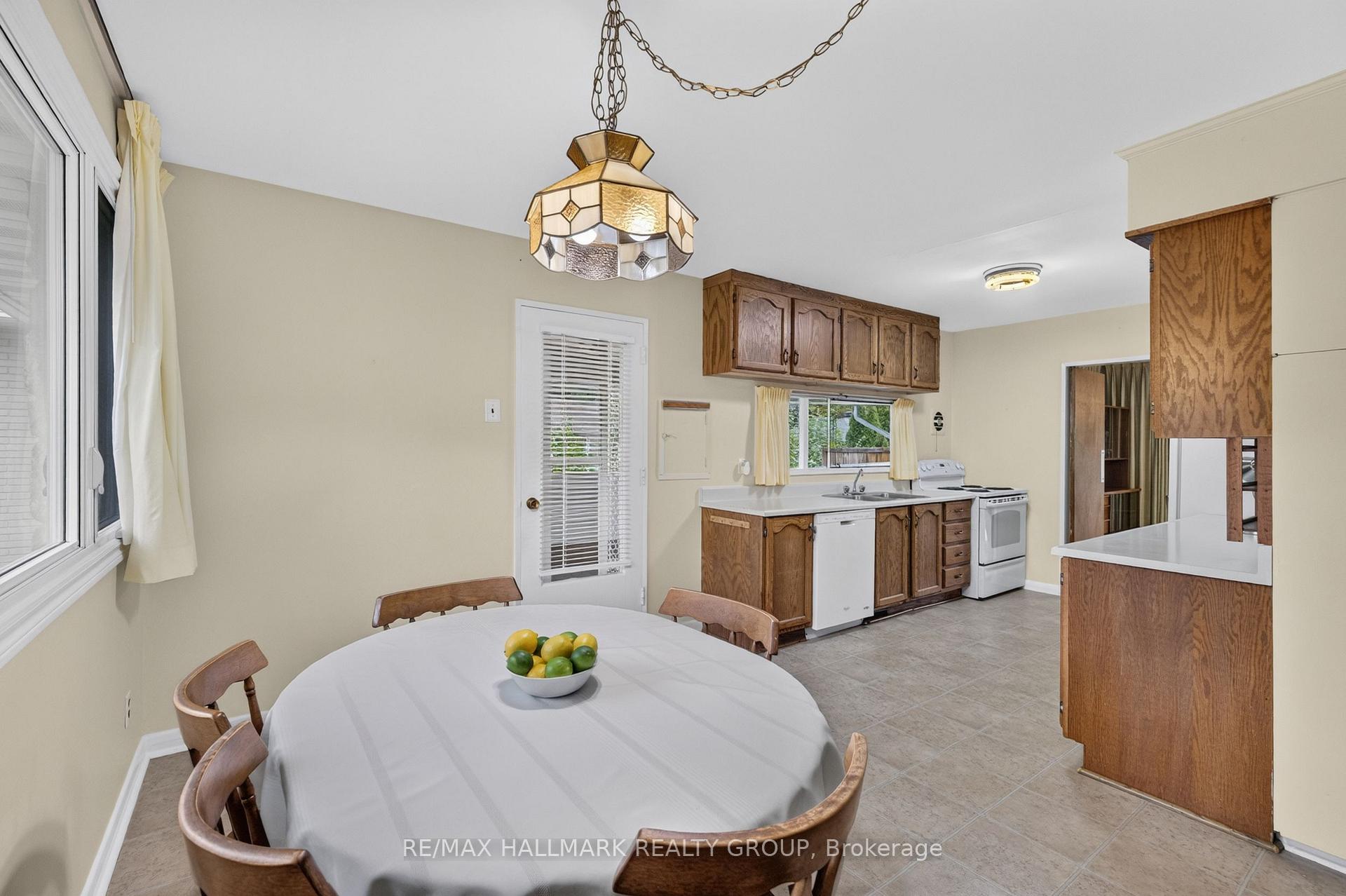 Photo 23 of 936 Parkhurst Boulevard, Ottawa, McKellar Heights/Glabar Park — HOMEH