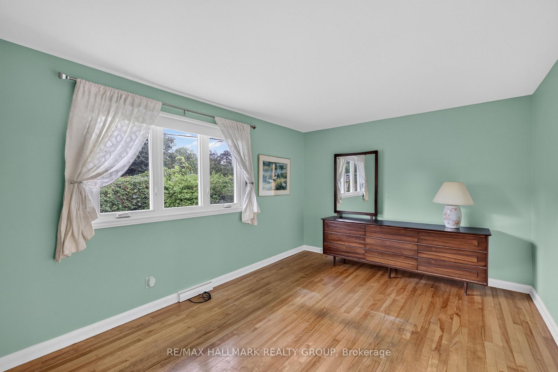 Photo 24 of 936 Parkhurst Boulevard, Ottawa, McKellar Heights/Glabar Park — HOMEH