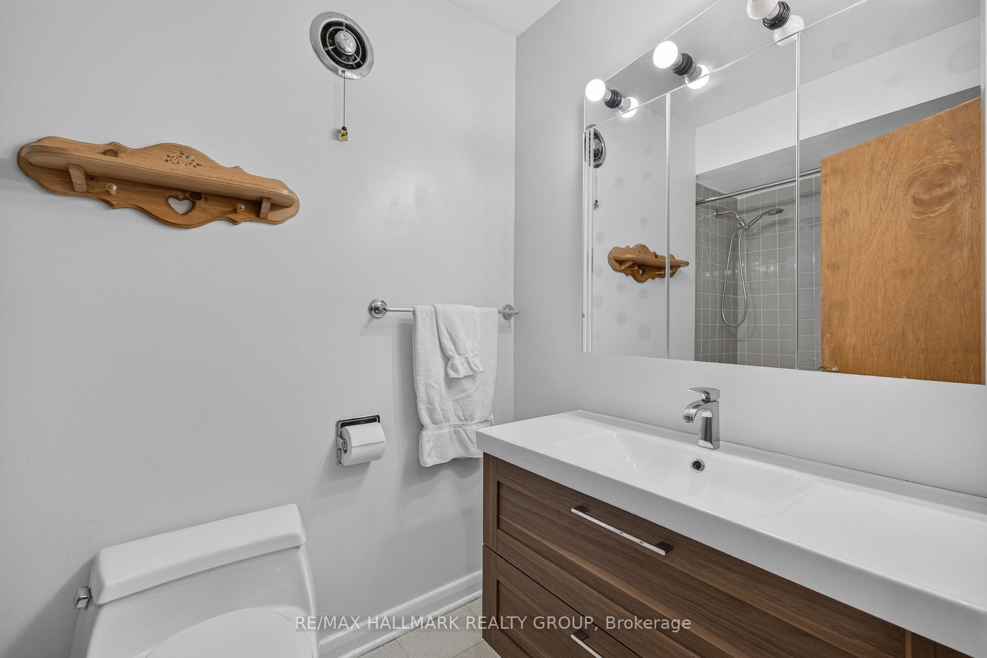 Photo 26 of 936 Parkhurst Boulevard, Ottawa, McKellar Heights/Glabar Park — HOMEH