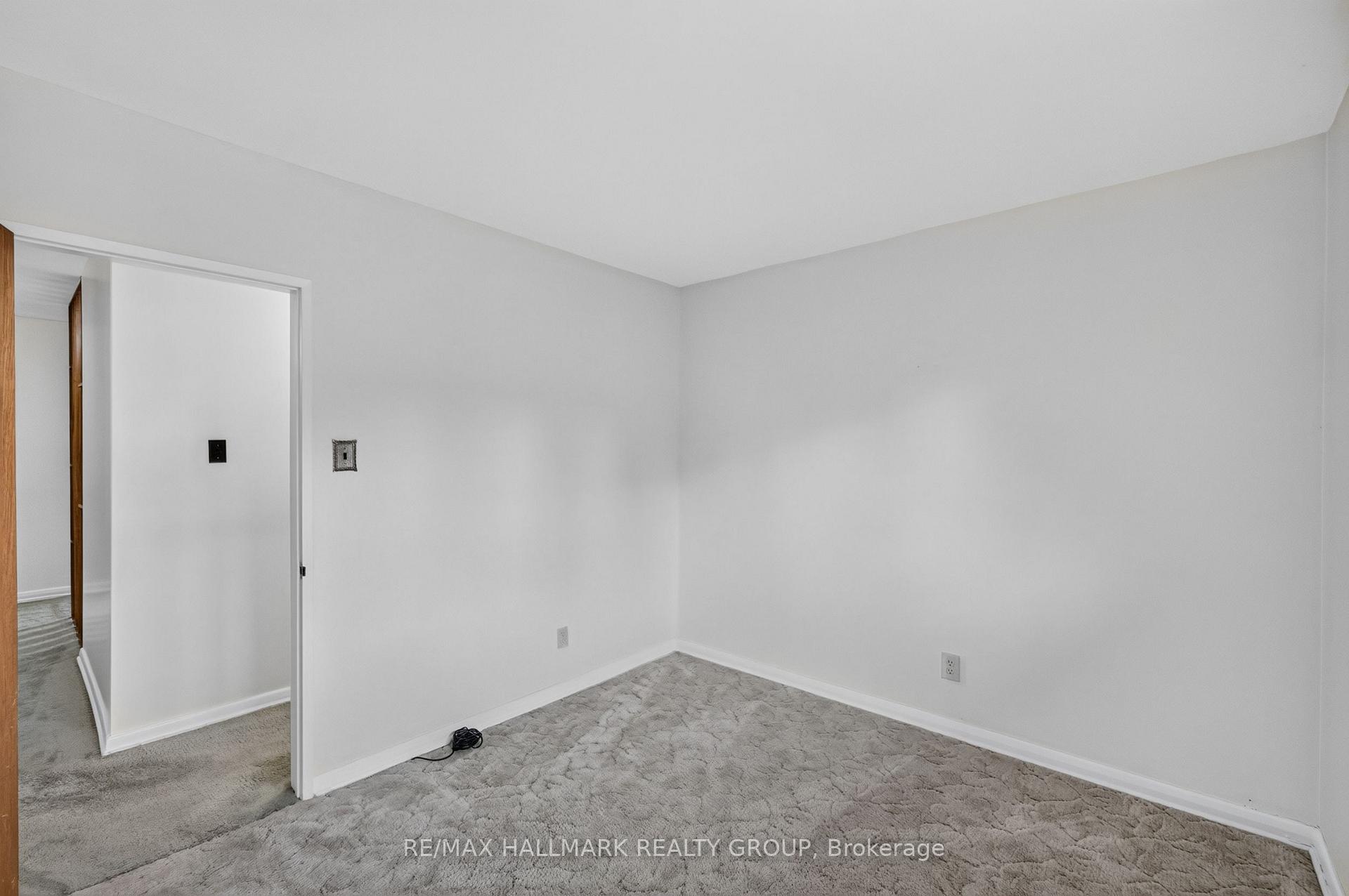 Photo 29 of 936 Parkhurst Boulevard, Ottawa, McKellar Heights/Glabar Park — HOMEH