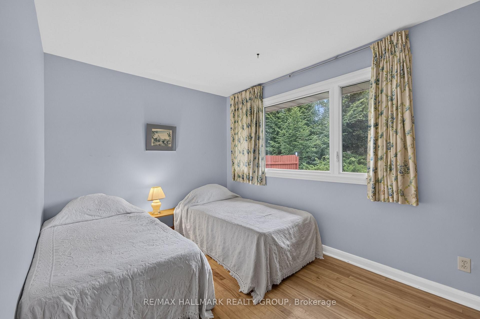 Photo 32 of 936 Parkhurst Boulevard, Ottawa, McKellar Heights/Glabar Park — HOMEH