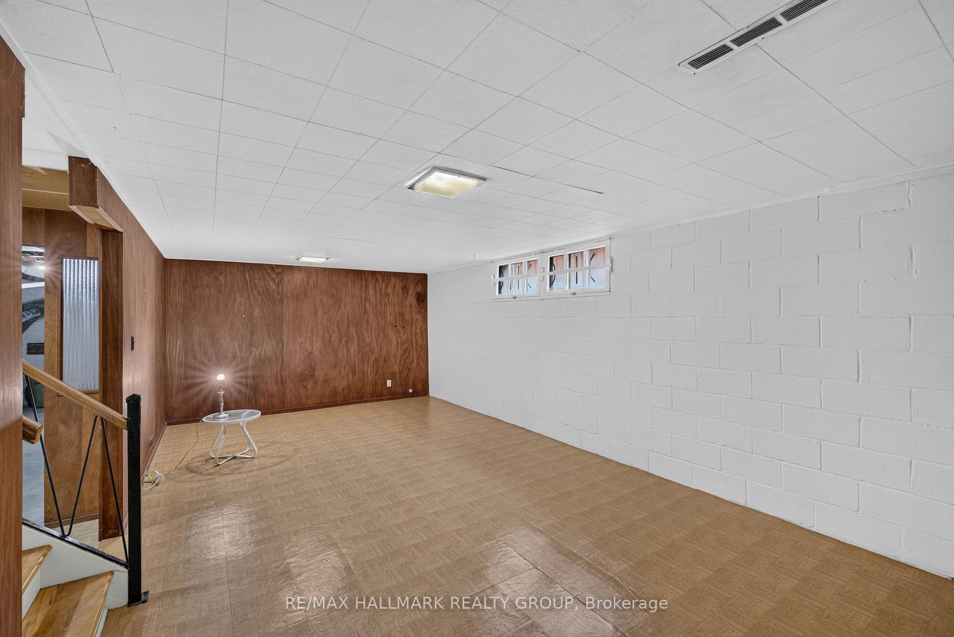 Photo 37 of 936 Parkhurst Boulevard, Ottawa, McKellar Heights/Glabar Park — HOMEH