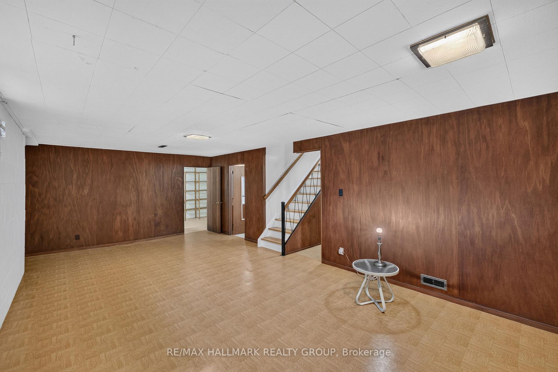 Photo 38 of 936 Parkhurst Boulevard, Ottawa, McKellar Heights/Glabar Park — HOMEH