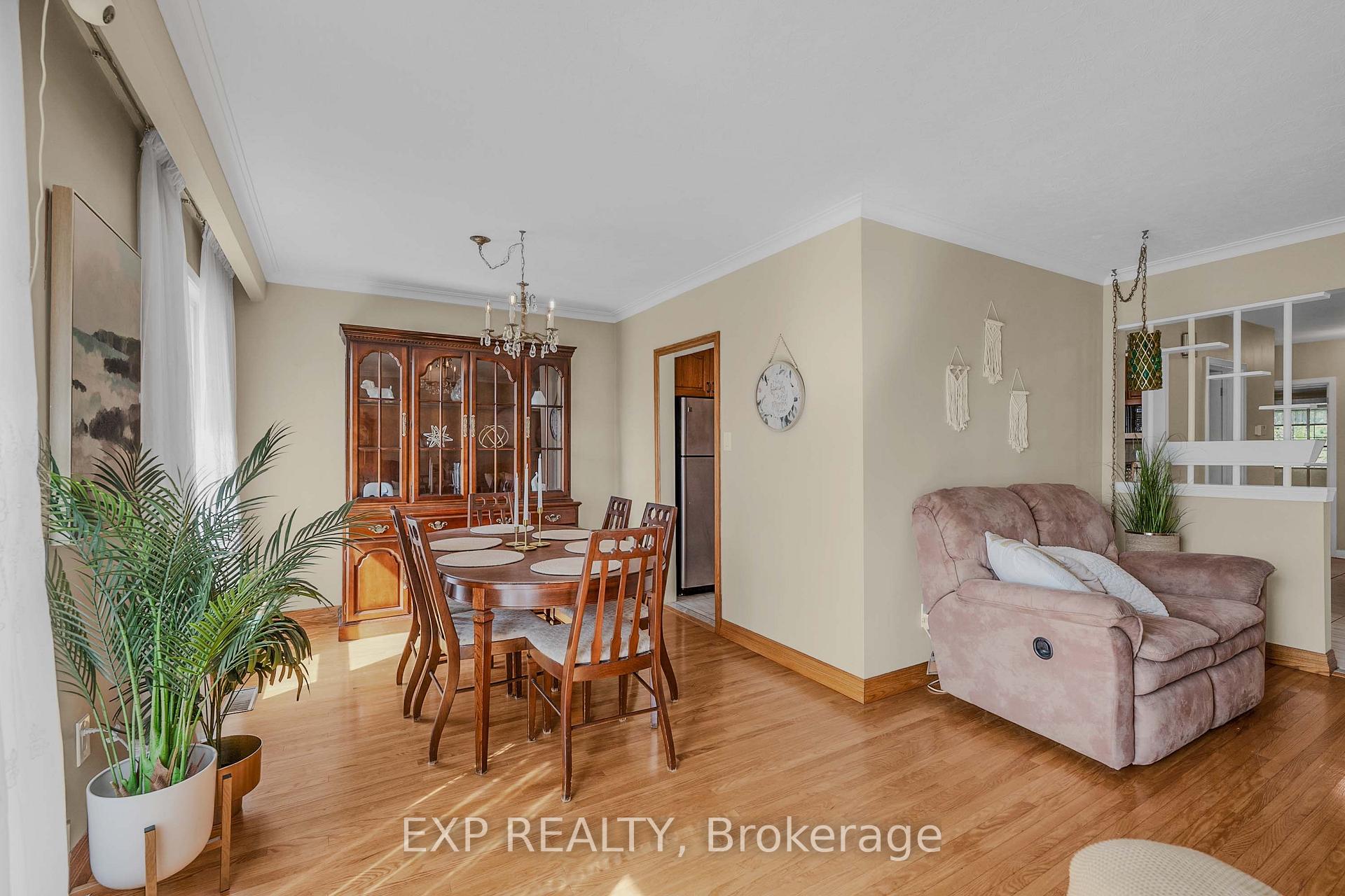 Photo 7 of 6 Jardine Place, Etobicoke, Willowridge-Martingrove-Richview — HOMEH