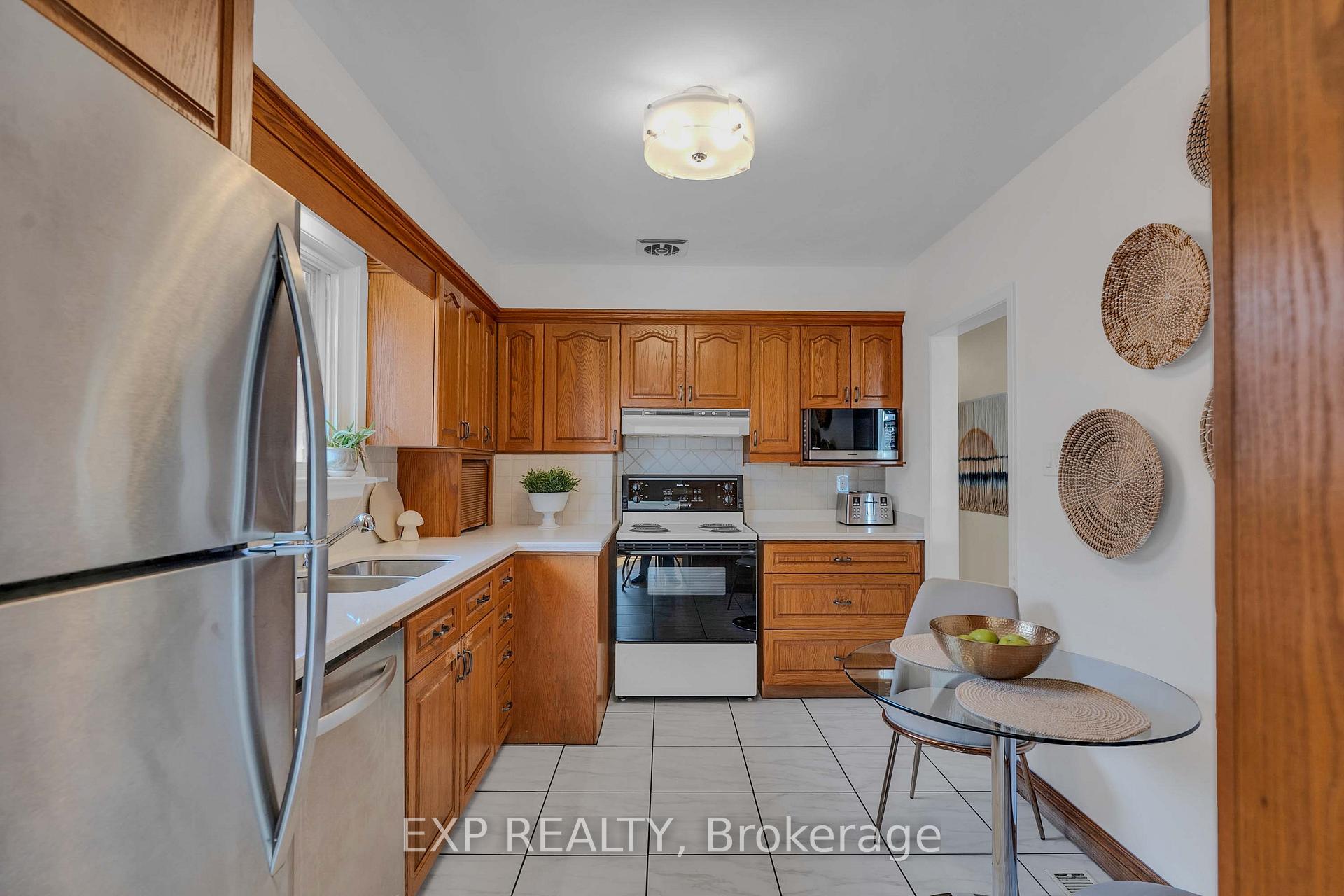 Photo 9 of 6 Jardine Place, Etobicoke, Willowridge-Martingrove-Richview — HOMEH