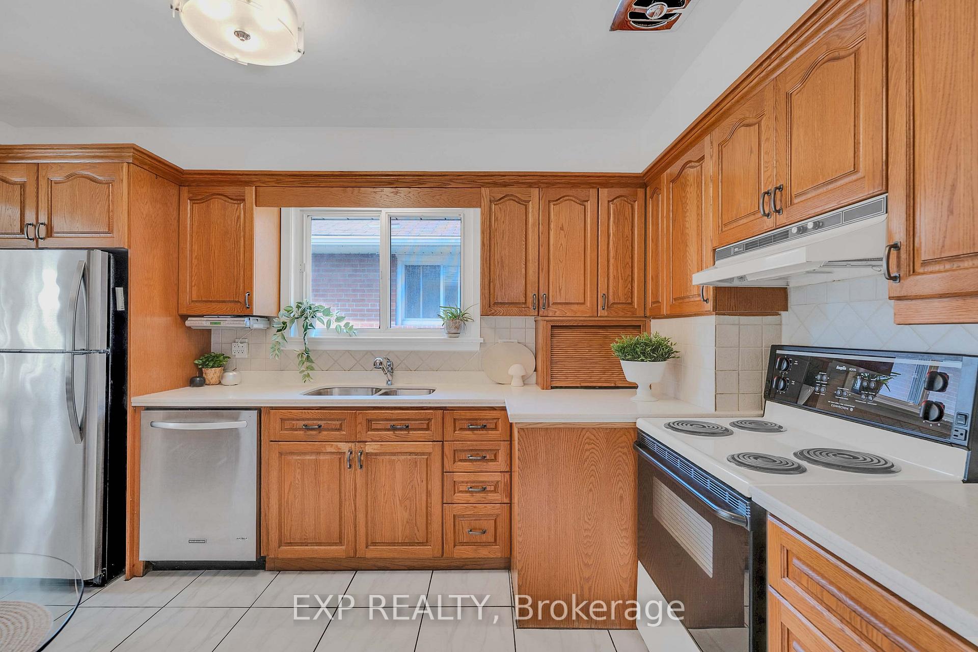 Photo 10 of 6 Jardine Place, Etobicoke, Willowridge-Martingrove-Richview — HOMEH
