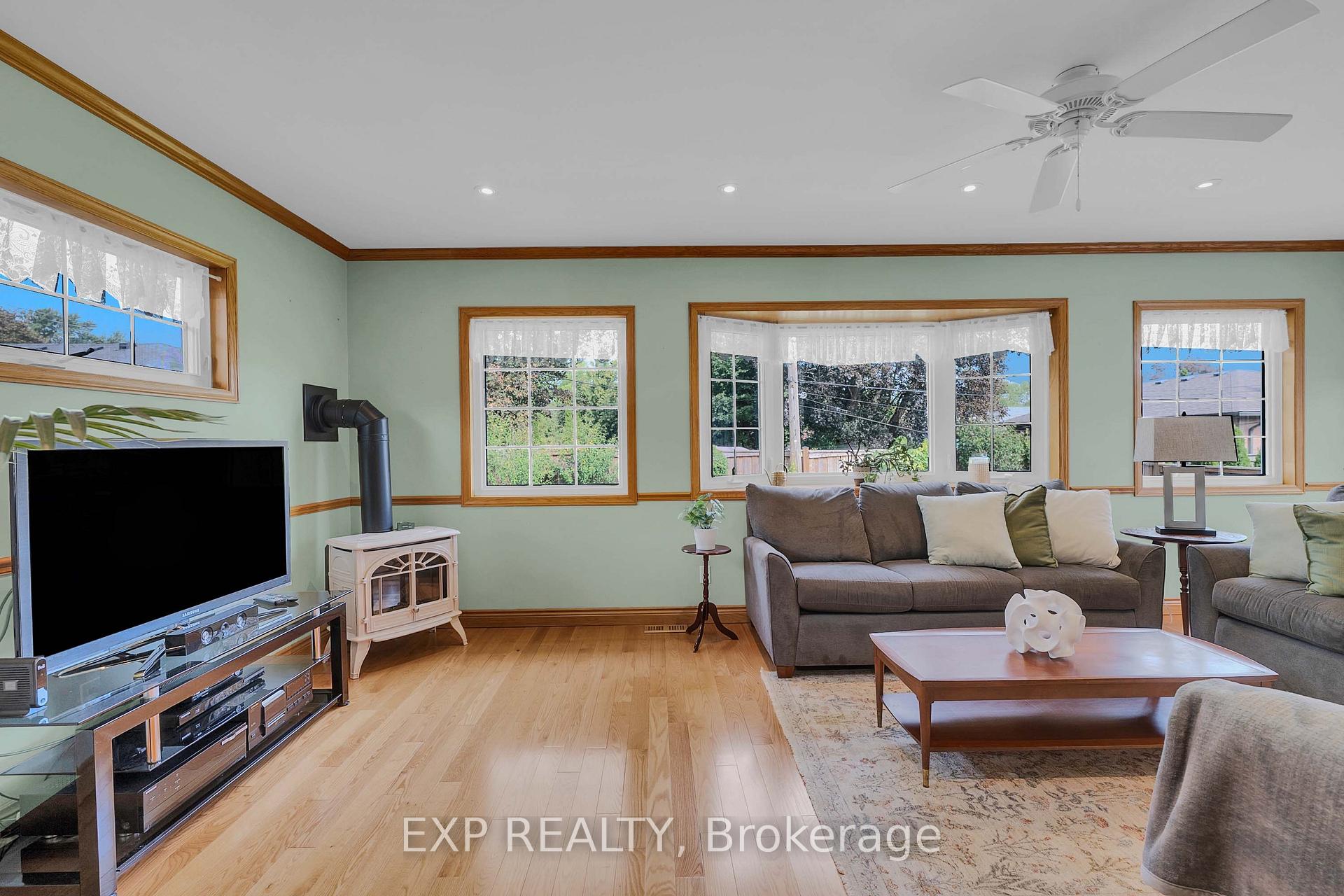 Photo 16 of 6 Jardine Place, Etobicoke, Willowridge-Martingrove-Richview — HOMEH