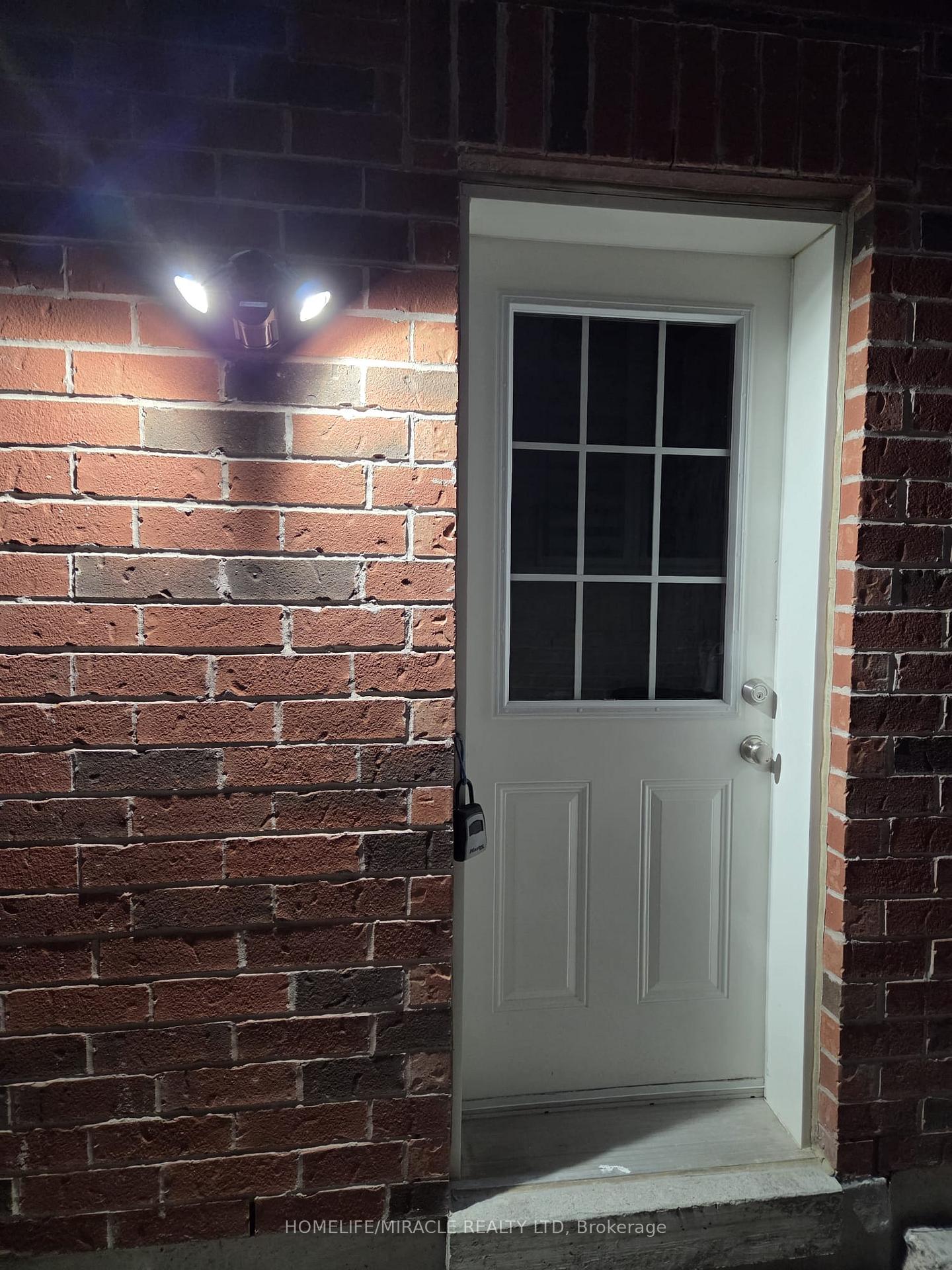 Photo 11 of 1 Dinosaur Street, Brampton, Toronto Gore Rural Estate — HOMEH