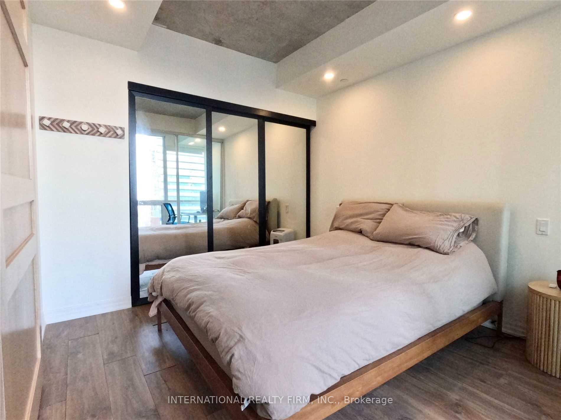 Photo 3 of Unit 1801, 88 Blue Jays Way, Toronto, Waterfront Communities — HOMEH