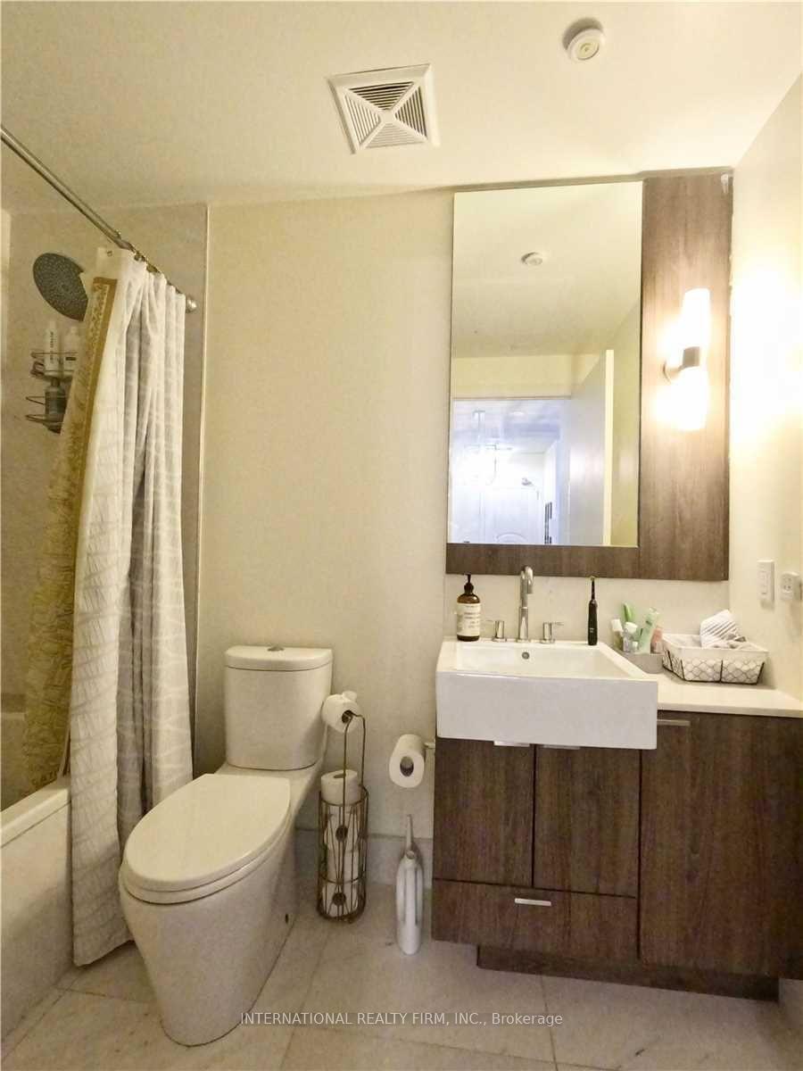 Photo 5 of Unit 1801, 88 Blue Jays Way, Toronto, Waterfront Communities — HOMEH