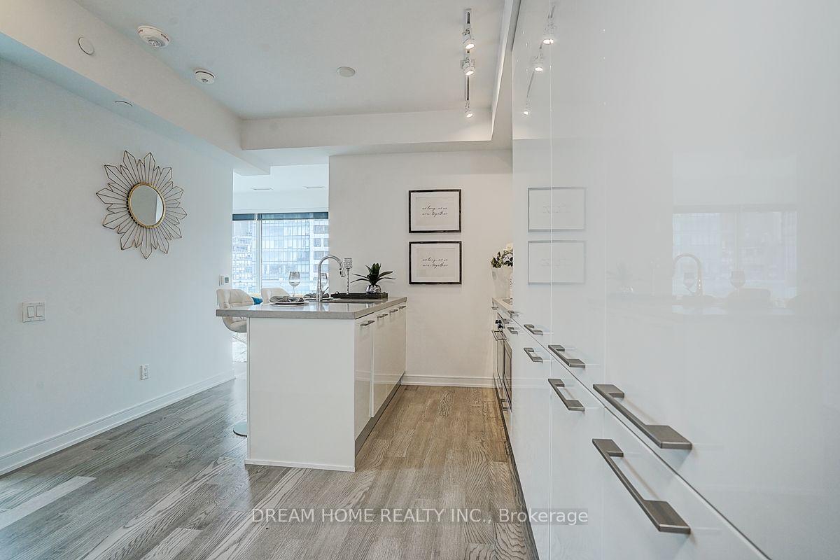 Photo 4 of Unit 1809, 3 Gloucester Street, Toronto, Church-Yonge Corridor — HOMEH
