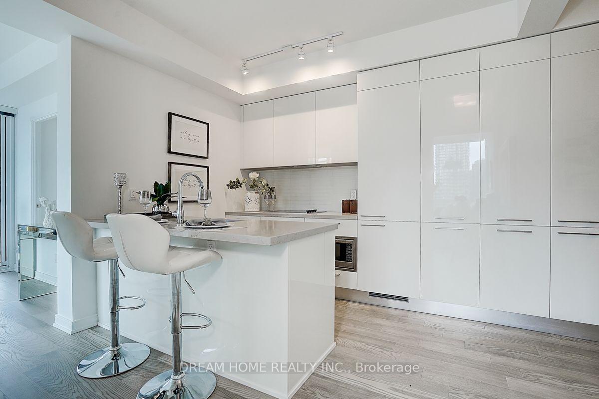 Photo 5 of Unit 1809, 3 Gloucester Street, Toronto, Church-Yonge Corridor — HOMEH