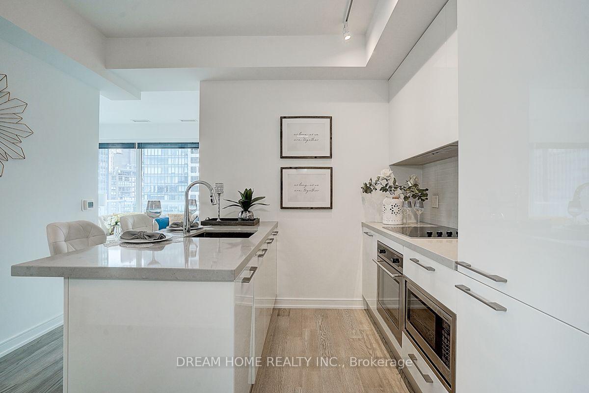 Photo 8 of Unit 1809, 3 Gloucester Street, Toronto, Church-Yonge Corridor — HOMEH