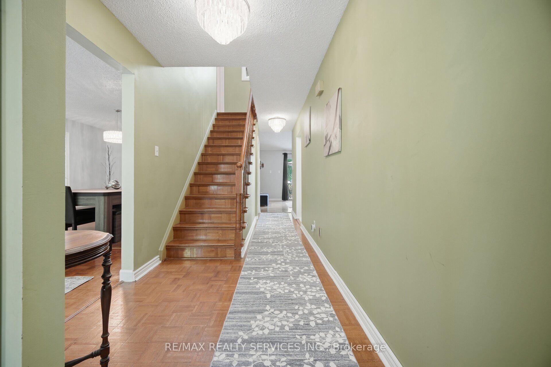 Photo 6 of 12 Ladin Drive, Brampton, Westgate — HOMEH