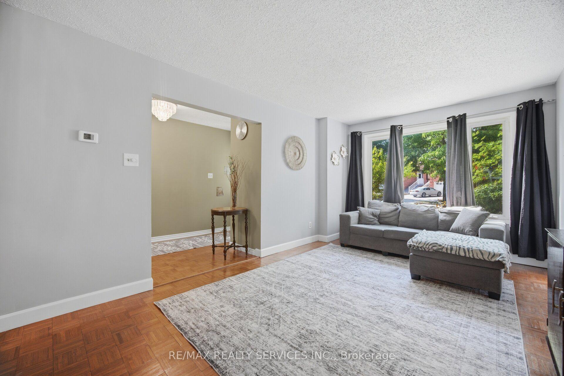 Photo 7 of 12 Ladin Drive, Brampton, Westgate — HOMEH