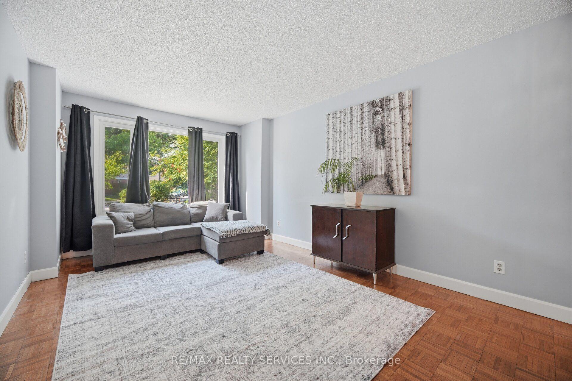 Photo 8 of 12 Ladin Drive, Brampton, Westgate — HOMEH