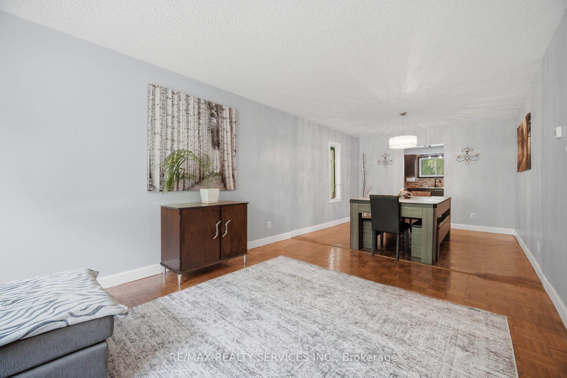 Photo 9 of 12 Ladin Drive, Brampton, Westgate — HOMEH