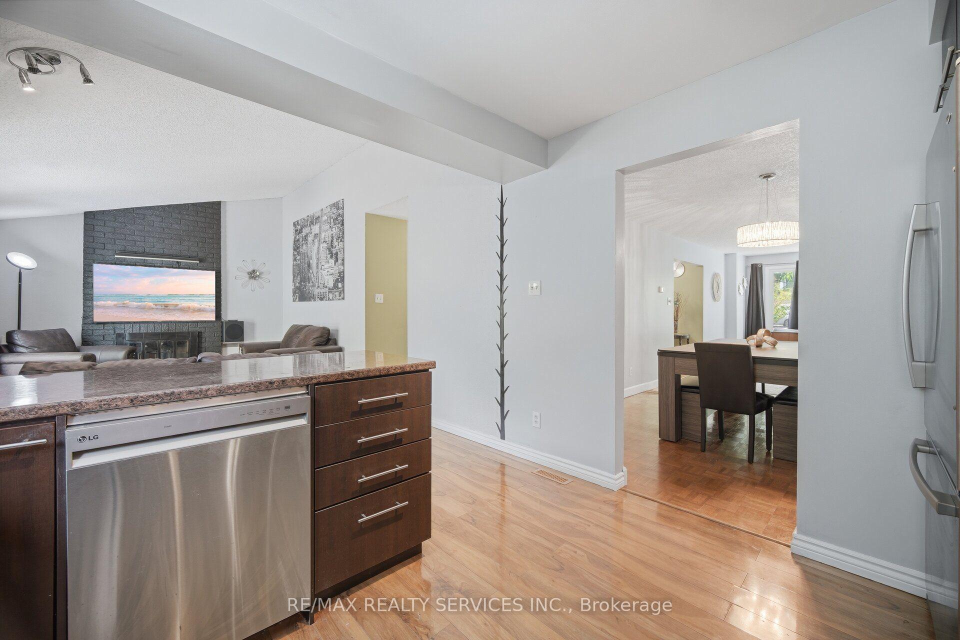 Photo 15 of 12 Ladin Drive, Brampton, Westgate — HOMEH