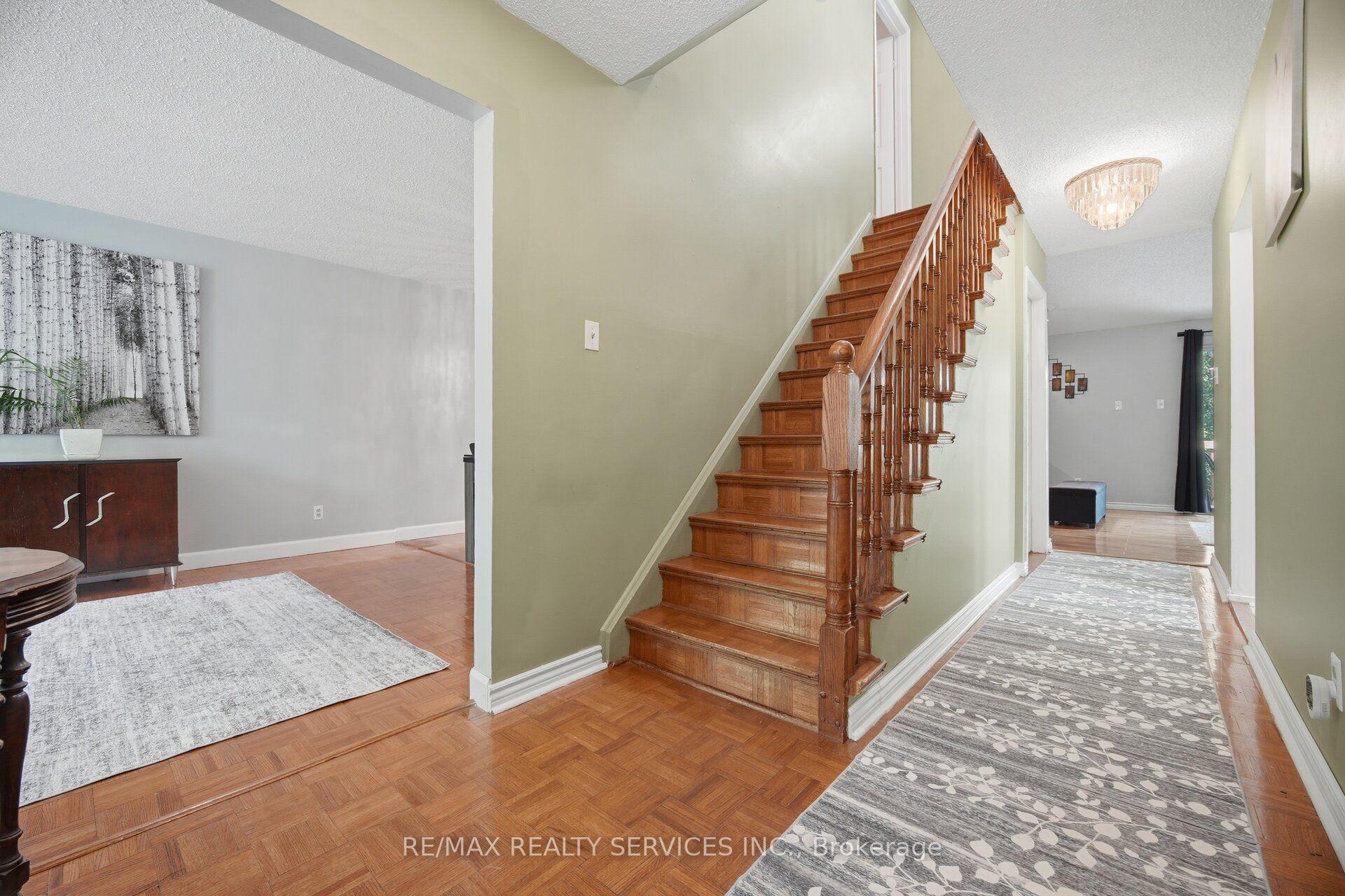Photo 21 of 12 Ladin Drive, Brampton, Westgate — HOMEH