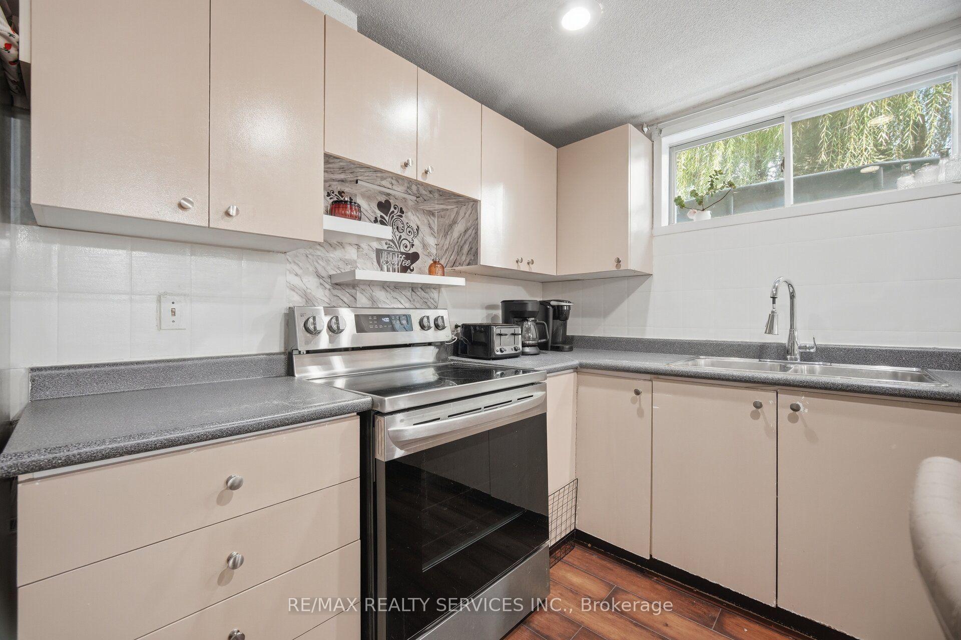 Photo 35 of 12 Ladin Drive, Brampton, Westgate — HOMEH