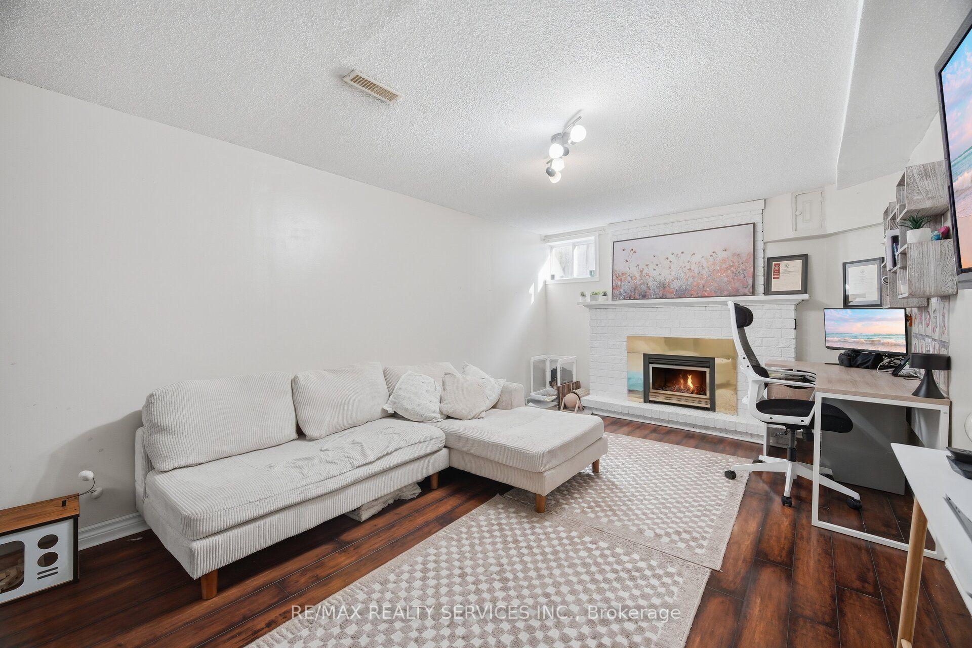 Photo 38 of 12 Ladin Drive, Brampton, Westgate — HOMEH